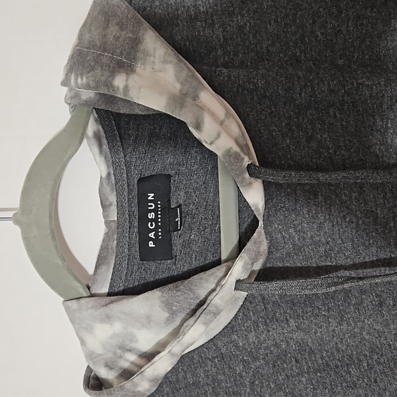 PacSun Hoodie Size Large - Picture 2 of 5